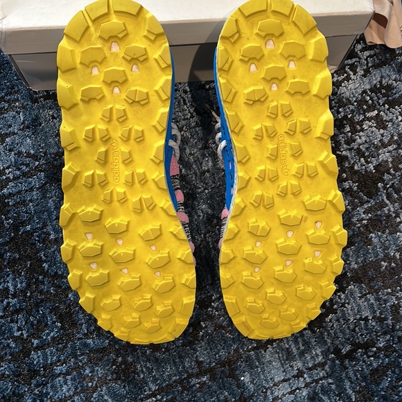 Pharrel human race - Picture 3 of 6